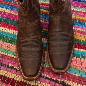 Ariat Cowboy Boots Like New Brown Size 5.5 more like a Size 6 Lightweight